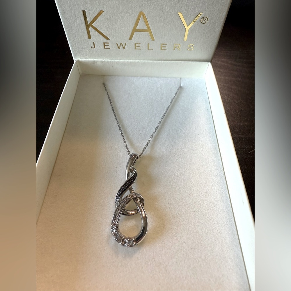 Kay Jewelers Diamond Black/White Twist Infinity Necklace